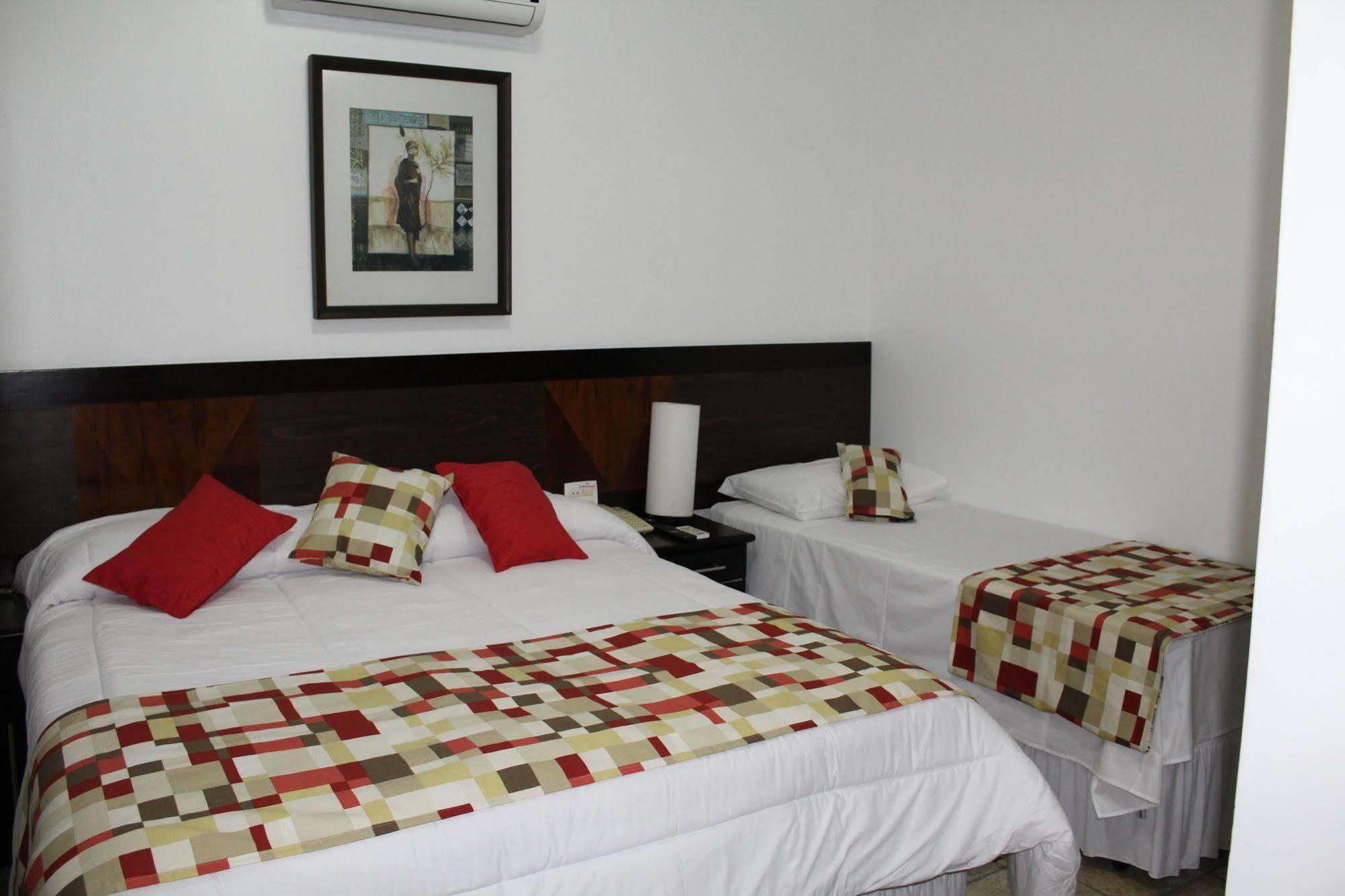 Hotel Dom Henrique Timoteo Bagian luar foto